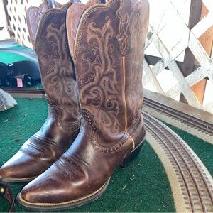 Woman’s Justin boots sz 8.5